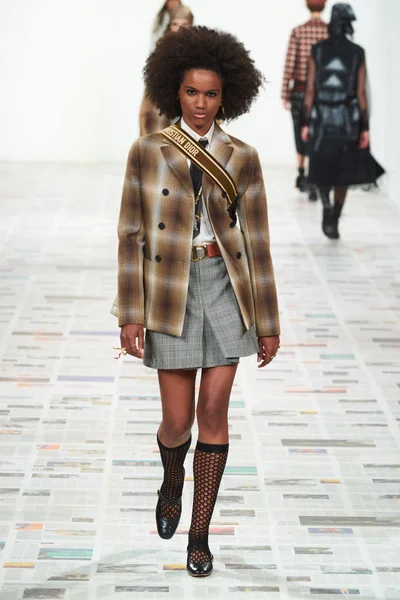Look 25
